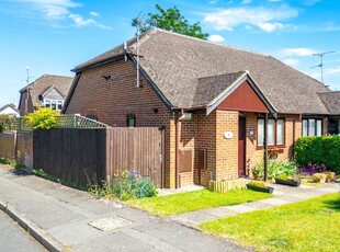 1 bedroom semi-detached bungalow for sale in Coniston Close, Woodley, Reading, RG5 4AY, RG5