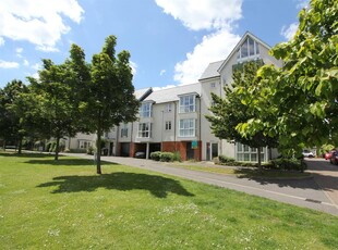 2 bedroom apartment for sale in Lambourne Chase, Chelmsford, CM2