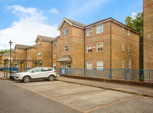 2 bedroom apartment for sale in River Bank Close, Maidstone, ME15