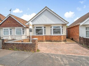 2 bedroom bungalow for sale in Cleveland Road, Southampton, Hampshire, SO18