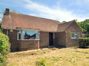 2 bedroom detached bungalow for sale in Downs Road, Lower Willingdon, Eastbourne, BN22