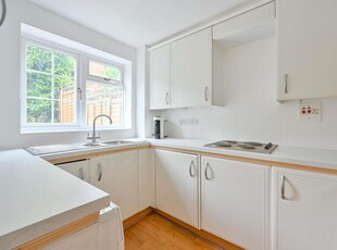 2 bedroom end of terrace house for sale in Lower Edgeborough Road, Guildford, GU1