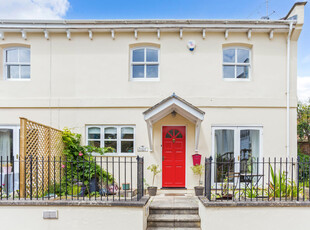 2 bedroom end of terrace house for sale in Malvern Place, Cheltenham, GL50