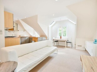 2 bedroom flat for rent in Acton Lane, Chiswick, London, W4