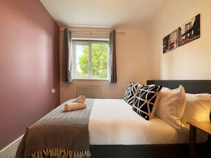 2 bedroom flat for rent in Durward Street, London, E1