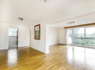 2 bedroom flat for rent in Great North Road East Finchley N2