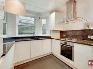 2 bedroom flat for rent in Purves Road, Kensal Green NW10