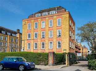 2 bedroom flat for rent in Winfield House,
Vicarage Crescent, SW11