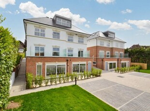 2 bedroom flat for sale in Broadstone, BH18
