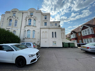 2 bedroom flat for sale in Broadwater Road, Worthing, BN14