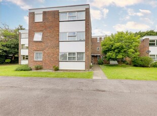 2 bedroom flat for sale in Eaton Court, Gorse Avenue, Worthing, BN14