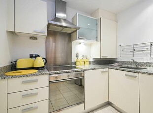 2 bedroom flat for sale in Fully Managed Manchester Property, Woden Street, Salford, M5 4UE, M5