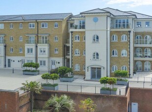 2 bedroom flat for sale in Hamilton Quay, Eastbourne, BN23