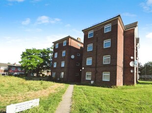2 bedroom flat for sale in Mascalls Way, Chelmsford, CM2