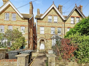 2 bedroom flat for sale in Old Dover Road, Canterbury, Kent, CT1