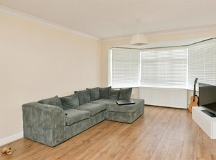 2 bedroom ground floor flat for sale in Clarence Avenue, Kingsthorpe, NORTHAMPTON, NN2