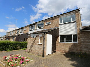 2 bedroom maisonette for sale in Wallace Close, Woodley, Reading, RG5