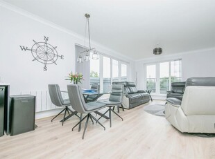 2 bedroom penthouse for sale in Yeoman Close, Ipswich, IP1