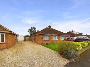 2 bedroom semi-detached bungalow for sale in Hansell Road, Thorpe St Andrew, Norwich, NR7
