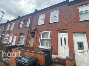 2 bedroom semi-detached house for rent in Althorp Road, Luton, LU3