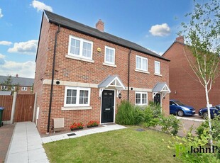 2 bedroom semi-detached house for rent in Oakwood Avenue, Willenhall, Coventry, West Midlands, CV3