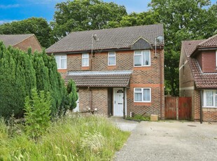 2 bedroom semi-detached house for sale in Cedar Close, Bursledon, Southampton, Hampshire, SO31