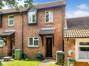 2 bedroom terraced house for rent in Ripon Way, St. Albans, AL4