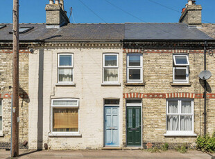 2 bedroom terraced house for sale in Charles Street, Cambridge, CB1