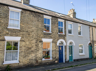 2 bedroom terraced house for sale in Milford Street, Cambridge, CB1