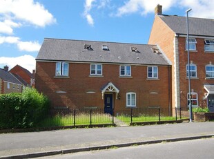 3 bedroom coach house for sale in Pioneer Road, Oakhurst, Swindon, SN25