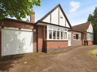 3 bedroom detached bungalow for sale in Ratby Lane, Kirby Muxloe, Leicester, LE9