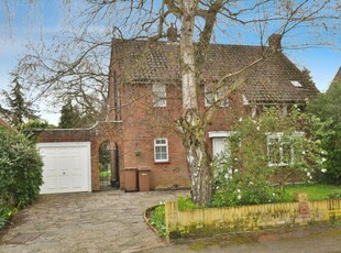 3 bedroom detached house for sale in Lodge Avenue, Great Baddow, Chelmsford, CM2