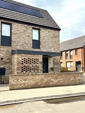 3 bedroom detached house for sale in Rosemary Road, York, YO24