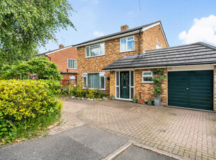 3 bedroom detached house for sale in The Crescent, Guildford, Surrey, GU2