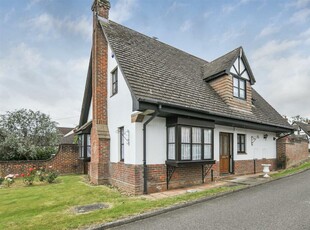 3 bedroom detached house for sale in Turnberry Drive, Bricket Wood, St. Albans, AL2