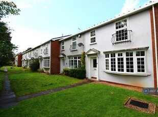 3 bedroom end of terrace house for rent in Dereham Court, Leamington Spa, CV32