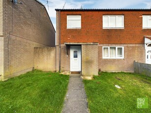 3 bedroom end of terrace house for sale in Farmers Close, Reading, Berkshire, RG2