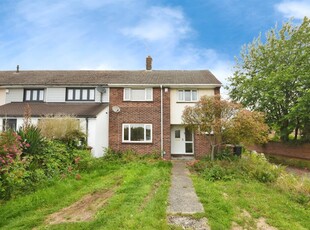 3 bedroom end of terrace house for sale in Meadgate Avenue, Chelmsford, CM2
