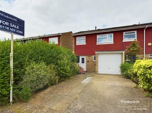 3 bedroom end of terrace house for sale in Salford Close, Reading, Berkshire, RG2
