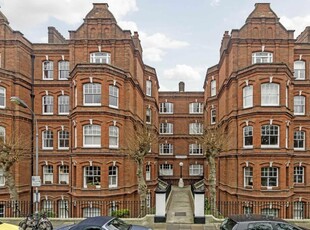 3 bedroom flat for rent in Queen's Club Gardens, West Kensington, W14