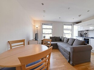 3 bedroom flat for rent in Swinton Street, London WC1X