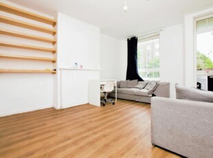 3 bedroom flat for rent in Weston Street Southwark SE1