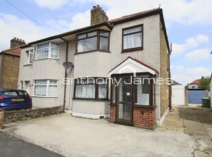3 bedroom semi-detached house for rent in Somerhill Road, Welling, DA16
