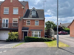 3 bedroom semi-detached house for rent in Villa Way, Wootton Fields, Northampton, NN4