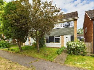 3 bedroom semi-detached house for sale in Barn Close, Reading, Berkshire, RG30
