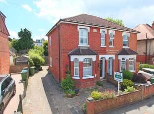 3 bedroom semi-detached house for sale in Bitterne Park, Southampton, SO18