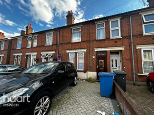3 bedroom semi-detached house for sale in Bramford Road, Ipswich, IP1