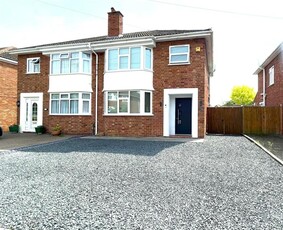 3 bedroom semi-detached house for sale in Christine Avenue, Rushwick, Worcester, WR2