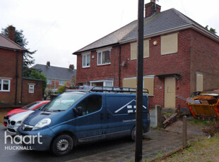 3 bedroom semi-detached house for sale in Elizabeth Close, Nottingham, NG15