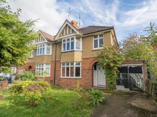 3 bedroom semi-detached house for sale in Monks Way, Reading, Berkshire, RG30